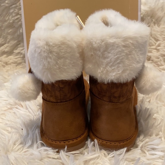 NWT/box Michael Kors children’s size 10 Boots with fir on top - Picture 5 of 8